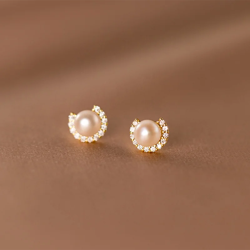 Sophisticated Shine Pearl Zircon Studs